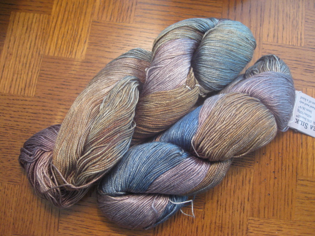 DK-thickness silky variegated yarn